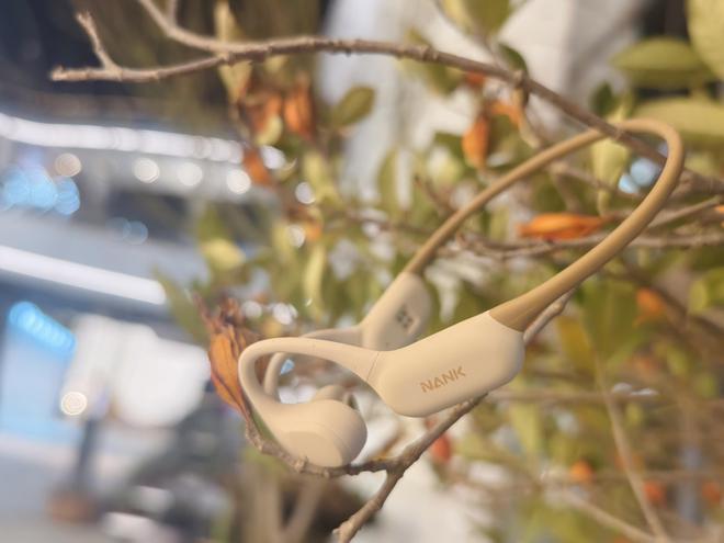 气传导耳机评测：运动耳机市场的新亮点龙8头号玩家南卡Runner Air